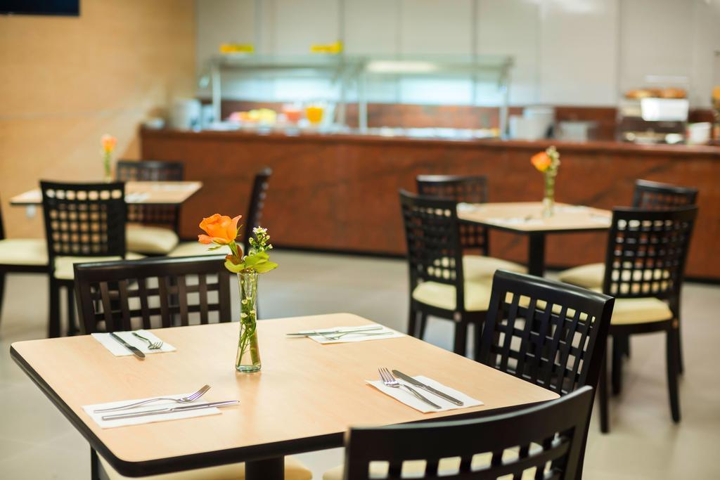 Mision Express Queretaro Hotel Ngoại thất bức ảnh