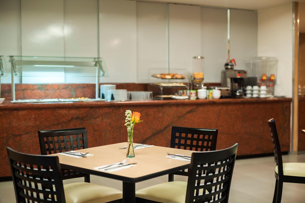 Mision Express Queretaro Hotel Ngoại thất bức ảnh