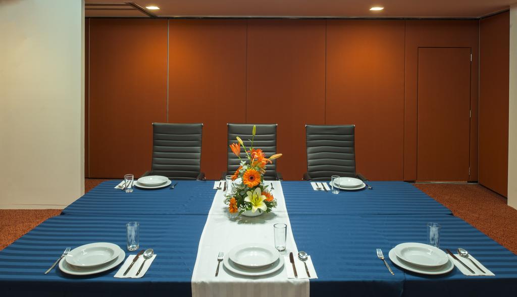 Mision Express Queretaro Hotel Ngoại thất bức ảnh