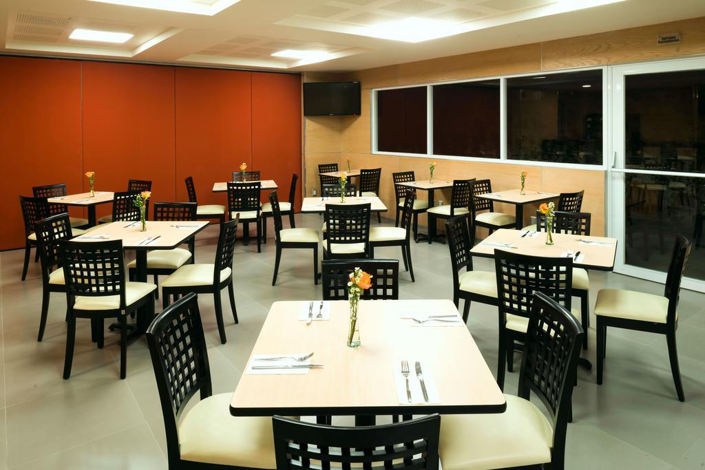 Mision Express Queretaro Hotel Ngoại thất bức ảnh