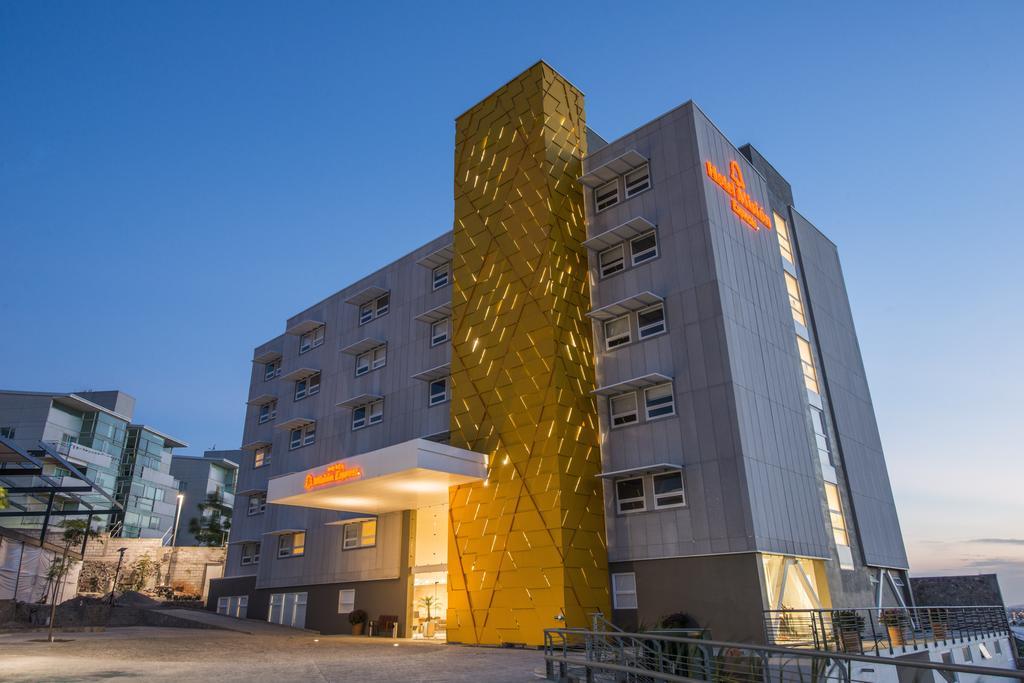 Mision Express Queretaro Hotel Ngoại thất bức ảnh
