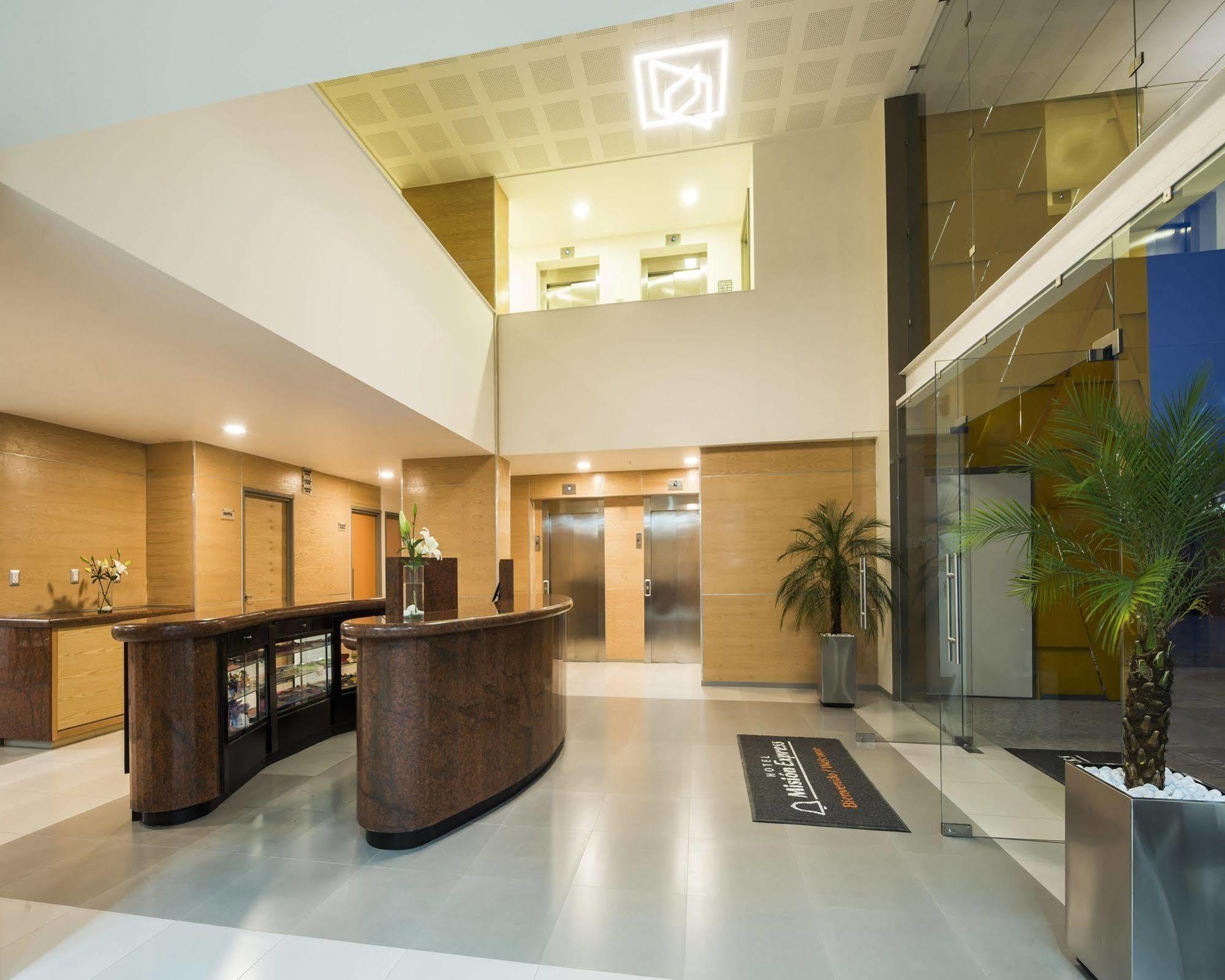 Mision Express Queretaro Hotel Ngoại thất bức ảnh