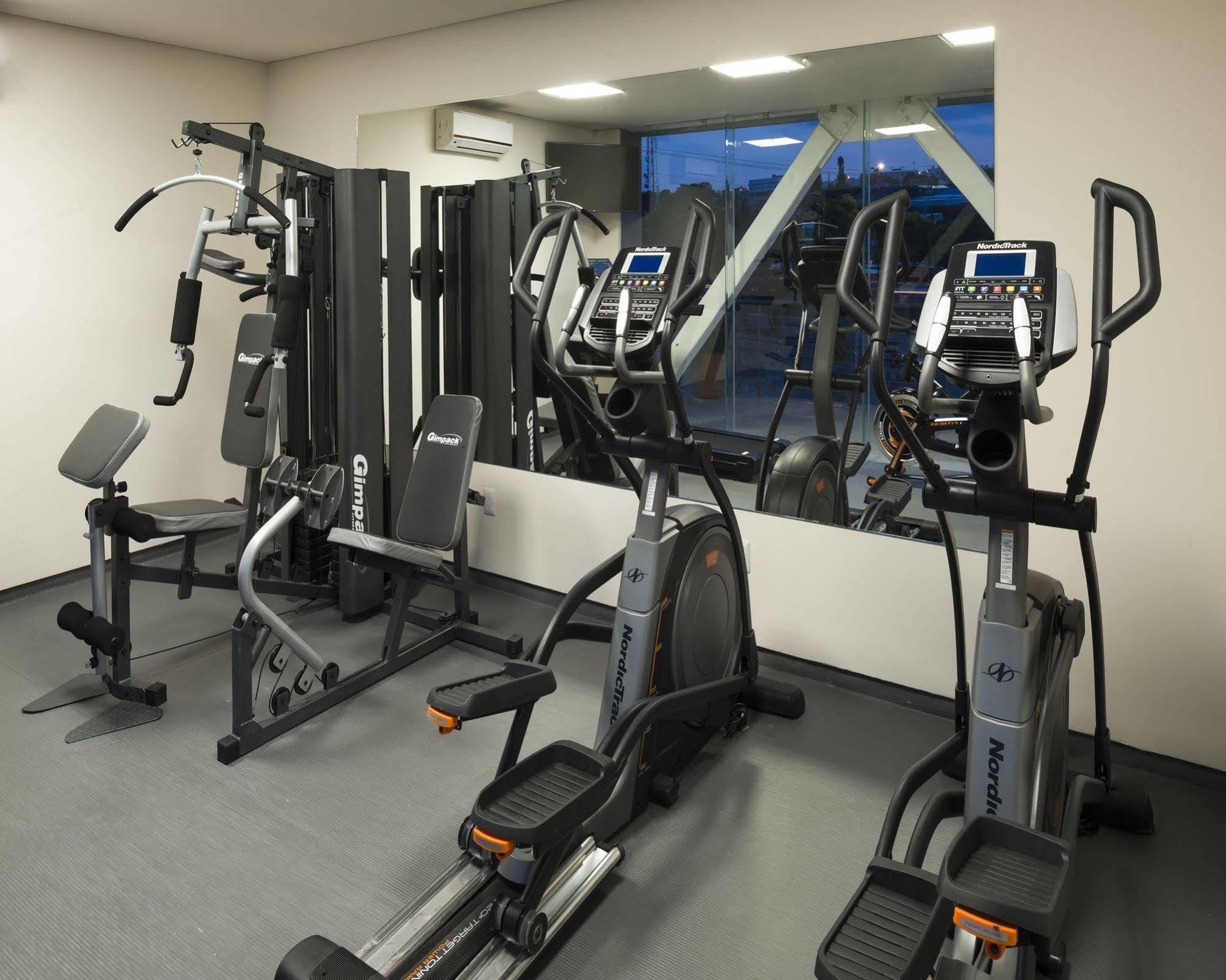 Mision Express Queretaro Hotel Ngoại thất bức ảnh