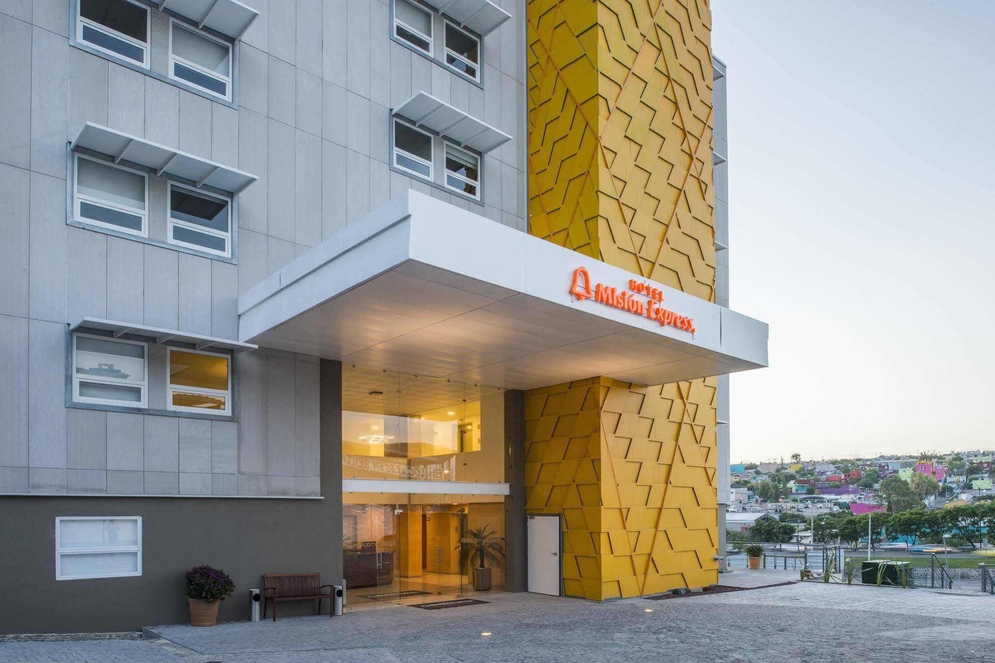 Mision Express Queretaro Hotel Ngoại thất bức ảnh