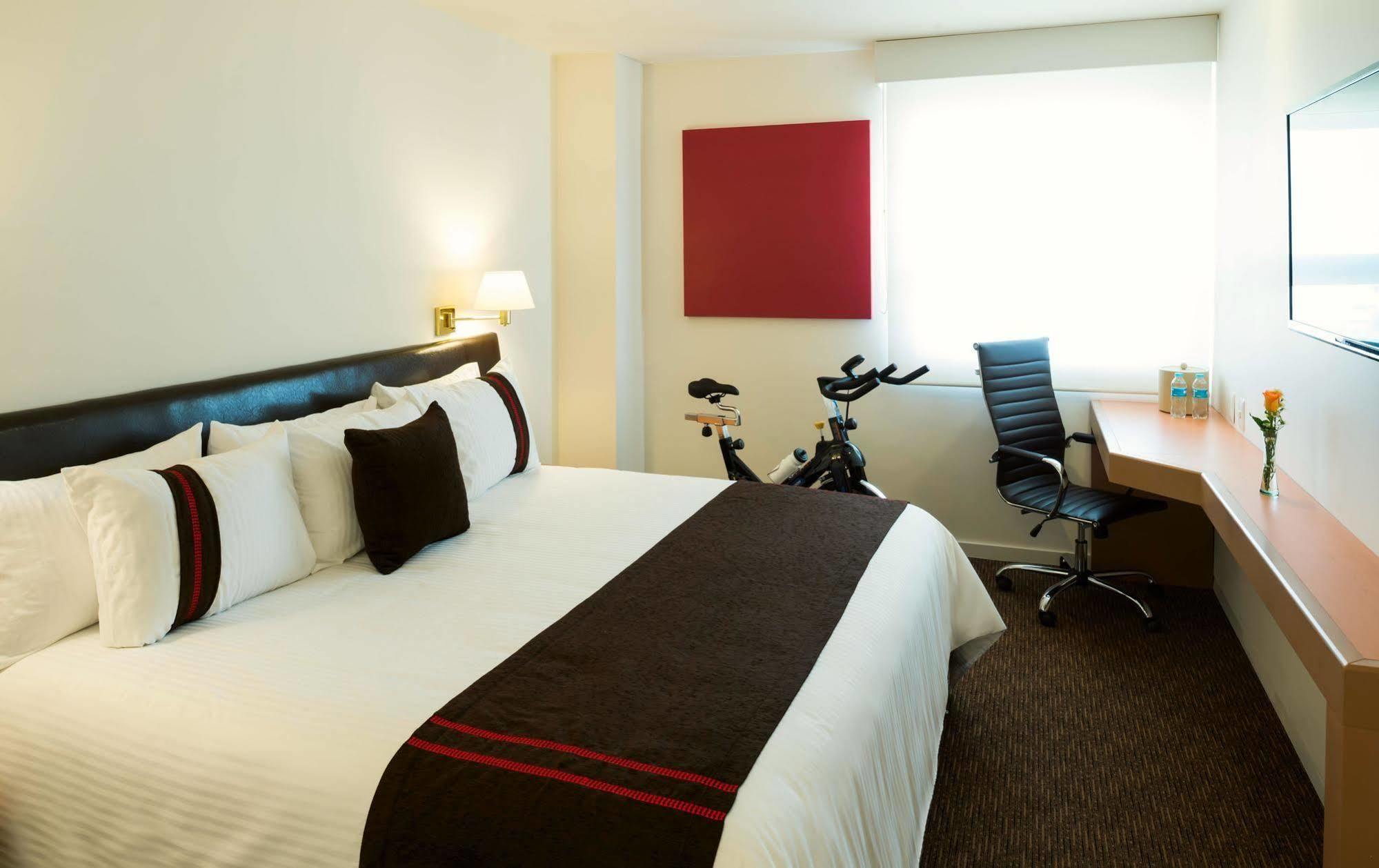 Mision Express Queretaro Hotel Ngoại thất bức ảnh