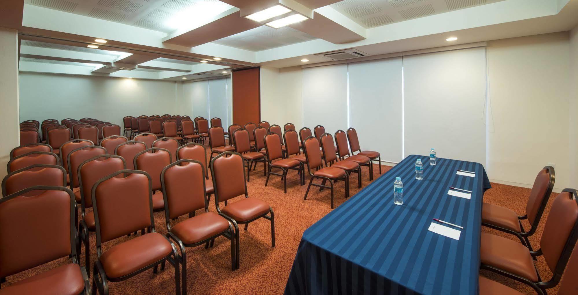 Mision Express Queretaro Hotel Ngoại thất bức ảnh