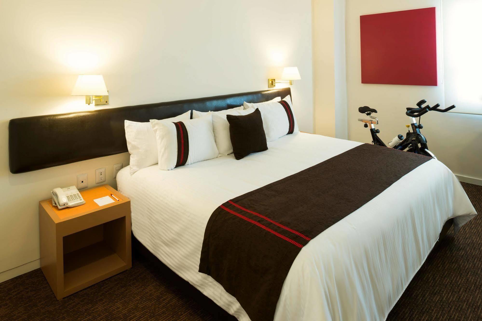 Mision Express Queretaro Hotel Ngoại thất bức ảnh