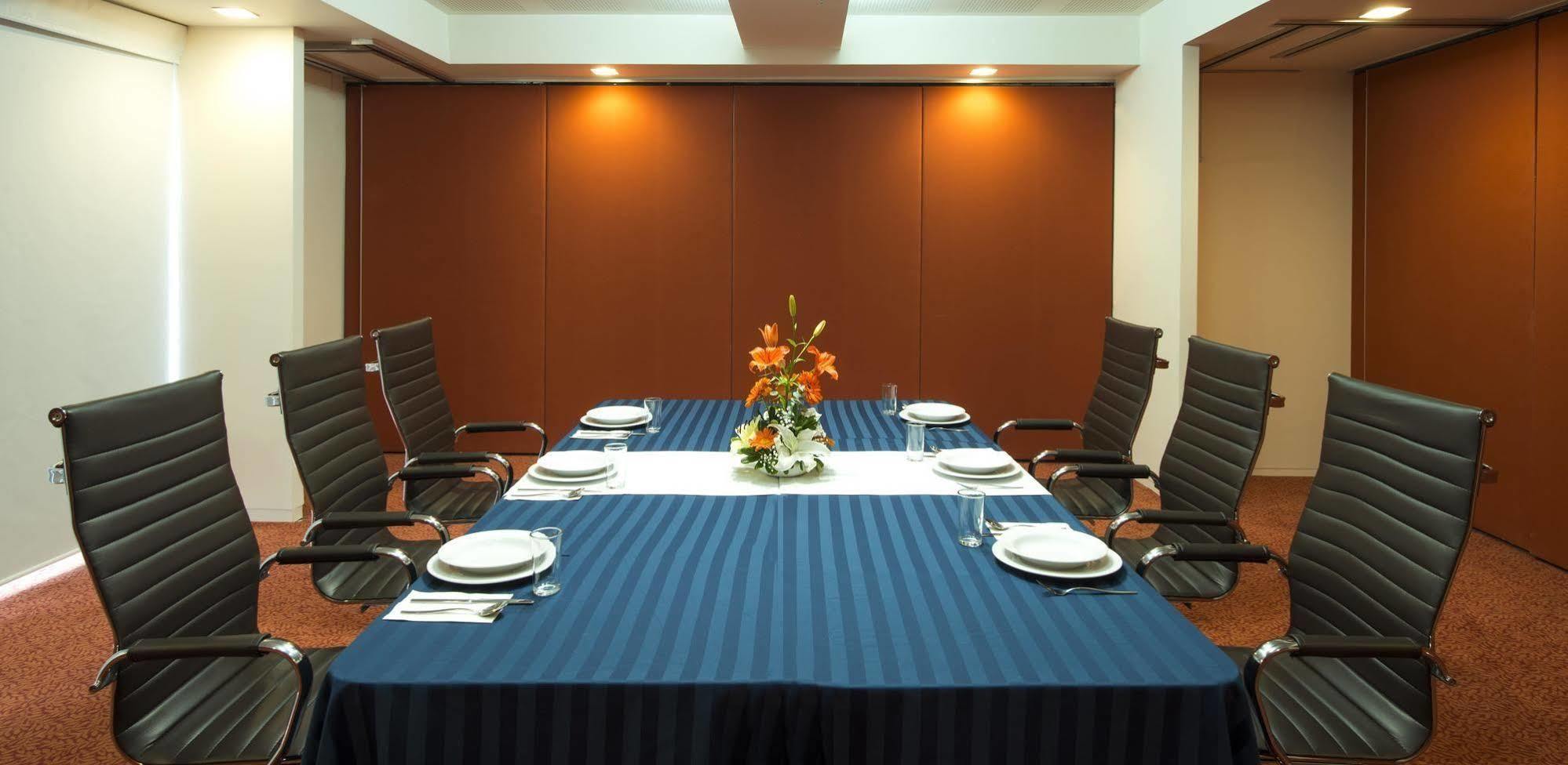 Mision Express Queretaro Hotel Ngoại thất bức ảnh